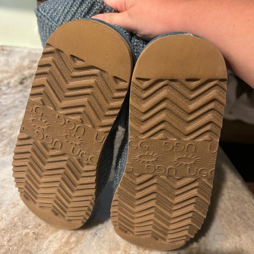 Kids UGGS - Picture 2 of 4